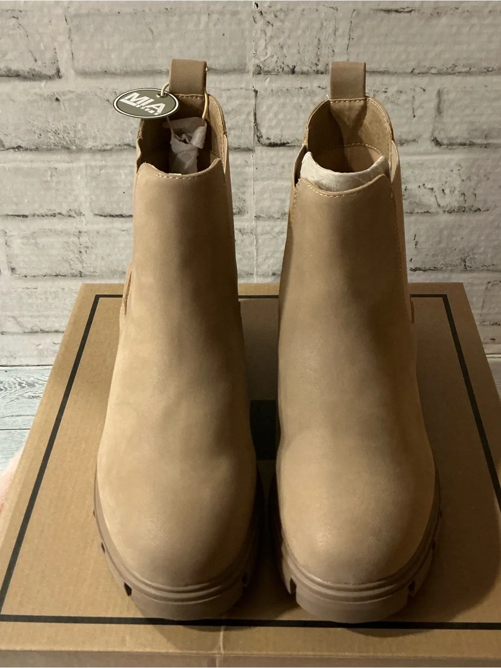 MIA Ivy Lug Sole Women’s Size 8.5 Chelsea Boot